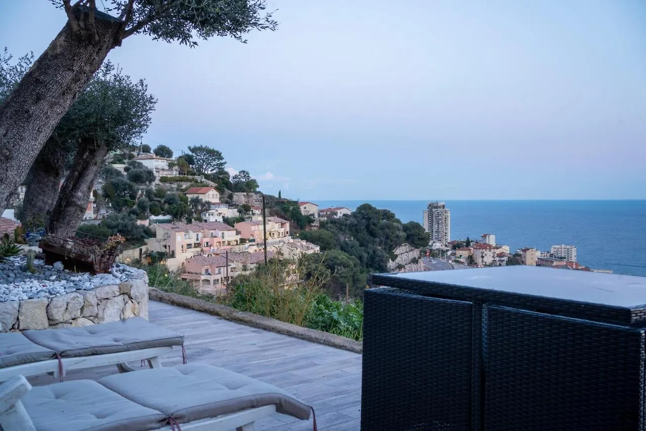 بيت للعطل فيلا Le Petit Jardin Exotique بوزولي